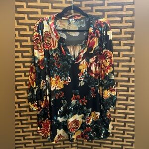 SEW IN LOVE black floral v neck top women’s 3x plus